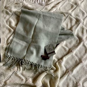 NWT! 100% cashmere Louisa Perini grey scarf